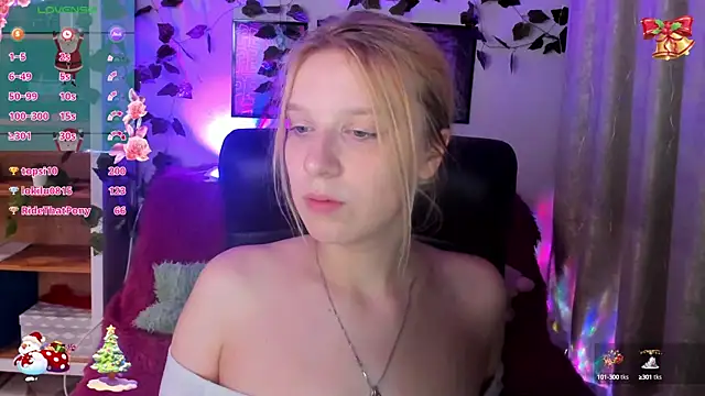 Snapshot of KarambaMoon chatting on December 2024 11:30:01 PM KarambaMoon online show from December 2024 11:30:01 PM