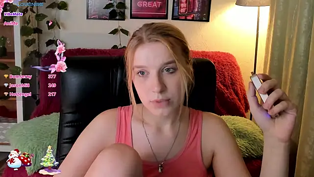 Snapshot of KarambaMoon chatting on December 2024 03:29:02 AM KarambaMoon online show from December 2024 03:29:02 AM