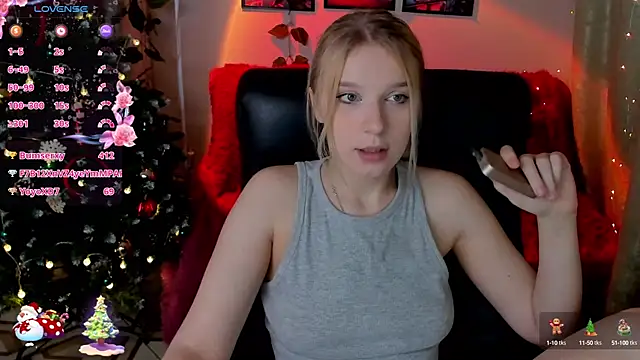 Snapshot of KarambaMoon chatting on December 2024 08:34:01 PM KarambaMoon online show from December 2024 08:34:01 PM