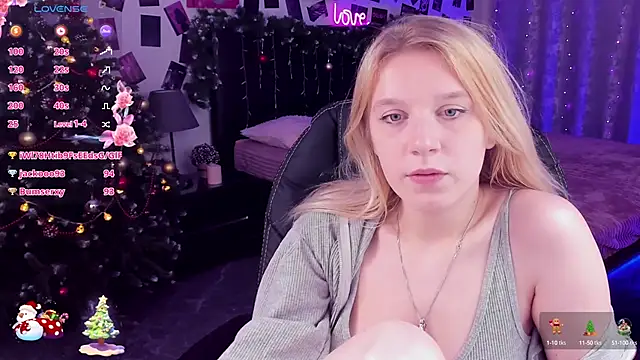Snapshot of KarambaMoon chatting on December 2024 03:05:02 AM KarambaMoon online show from December 2024 03:05:02 AM