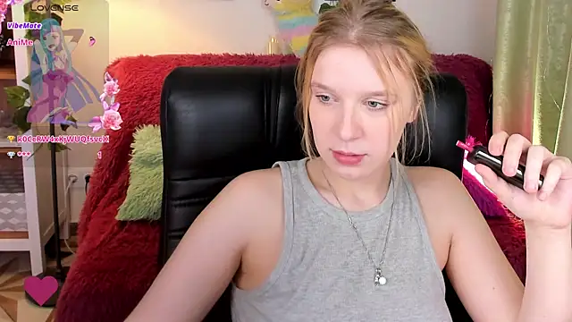 Snapshot of KarambaMoon chatting on January 2025 12:17:02 AM KarambaMoon online show from January 2025 12:17:02 AM