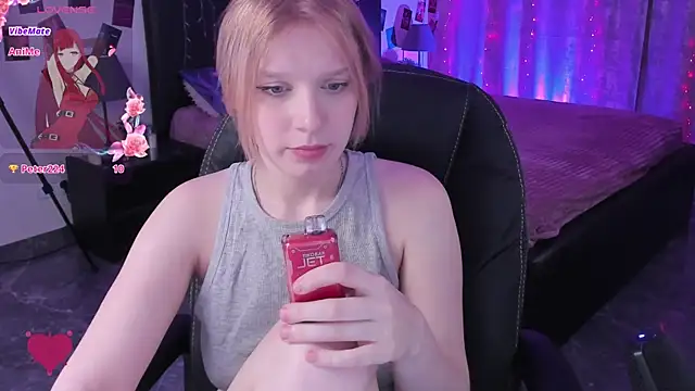 Snapshot of KarambaMoon chatting on March 2025 12:07:02 AM KarambaMoon online show from March 2025 12:07:02 AM