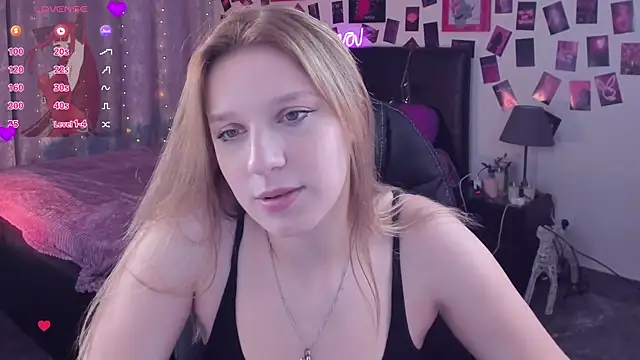 Snapshot of KarambaMoon chatting on October 2025 08:51:01 PM KarambaMoon online show from October 2025 08:51:01 PM