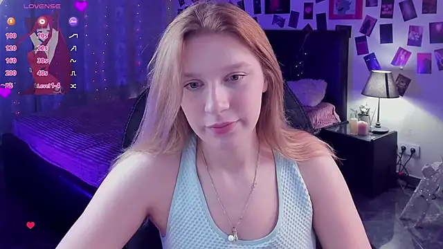 Snapshot of KarambaMoon chatting on October 2025 09:03:02 PM KarambaMoon online show from October 2025 09:03:02 PM