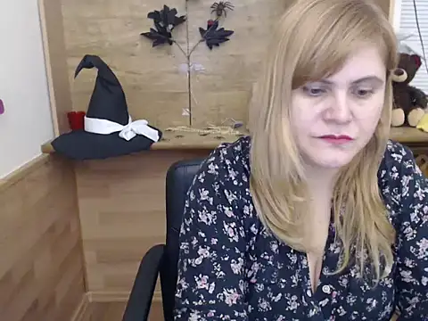 DaniellaKiss online show from November 2025 06:42:02 PM