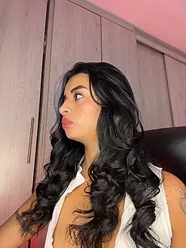 Laura fernandezII online show from December 2025 08:16:02 PM