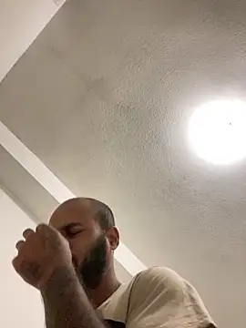 Snapshot of islandvybee55 chatting on January 2025 07:52:02 AM islandvybee55 online show from January 2025 07:52:02 AM