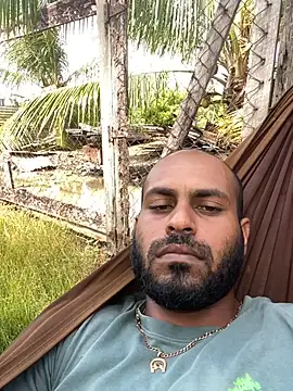 Snapshot of islandvybee55 chatting on November 2025 05:02:02 PM islandvybee55 online show from November 2025 05:02:02 PM