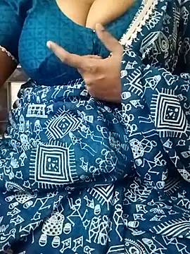 Snapshot of MONA_DARLING31 chatting on September 2025 04:36:02 AM MONA DARLING31 online show from September 2025 04:36:02 AM