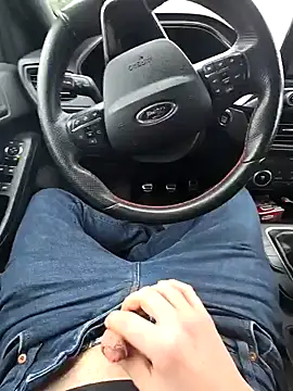 Titanhoott online show from December 2024 01:36:02 PM