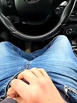 Snapshot of Titanhoott chatting on January 2025 09:42:02 AM Titanhoott online show from January 2025 09:42:02 AM