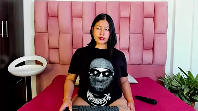 Snapshot of EmmaRossem chatting on January 2025 07:45:01 PM EmmaRossem online show from January 2025 07:45:01 PM