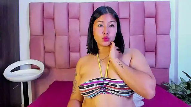 Snapshot of EmmaRossem chatting on January 2025 10:25:02 PM EmmaRossem online show from January 2025 10:25:02 PM