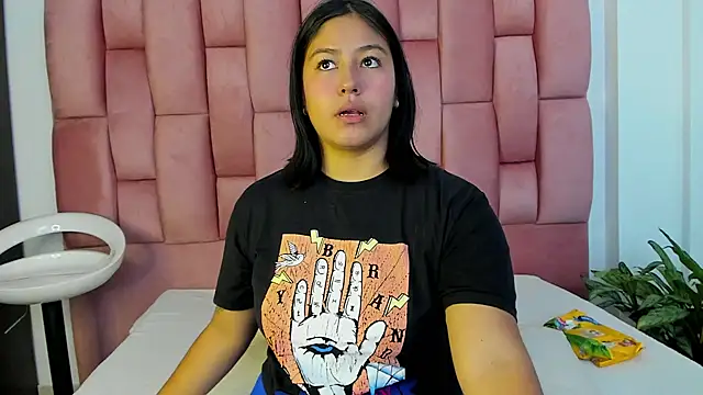 Snapshot of EmmaRossem chatting on January 2025 07:38:01 PM EmmaRossem online show from January 2025 07:38:01 PM