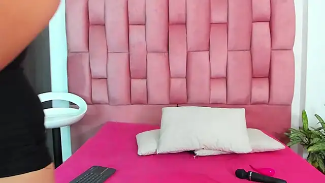 Snapshot of EmmaRossem chatting on January 2025 08:03:02 PM EmmaRossem online show from January 2025 08:03:02 PM