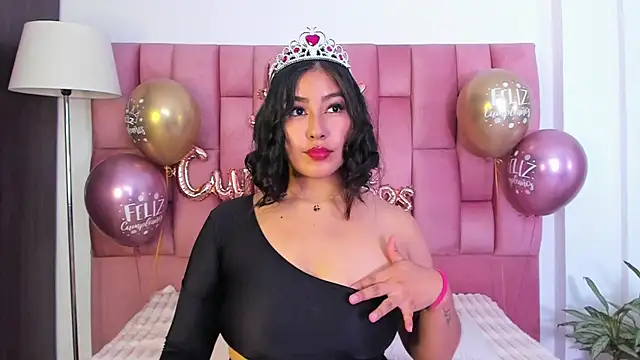 Snapshot of EmmaRossem chatting on February 2025 08:13:02 PM EmmaRossem online show from February 2025 08:13:02 PM