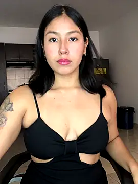 Snapshot of EmmaRossem chatting on October 2025 07:33:02 PM EmmaRossem online show from October 2025 07:33:02 PM