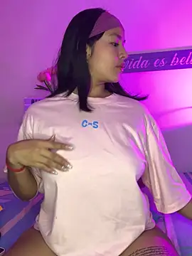 Snapshot of EmmaRossem chatting on October 2025 07:45:01 PM EmmaRossem online show from October 2025 07:45:01 PM