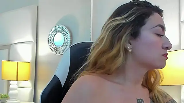 AmbarSantany online show from October 2025 11:33:01 PM