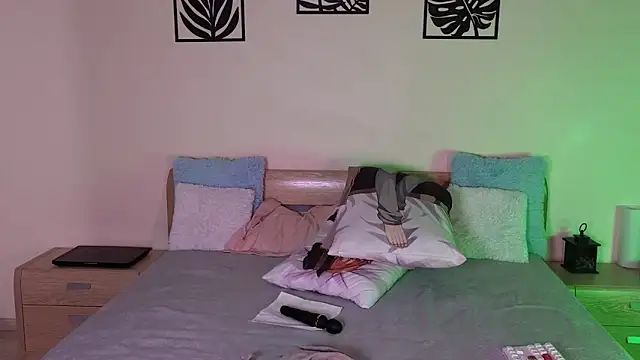 katycrown online show from September 2025 04:18:01 PM