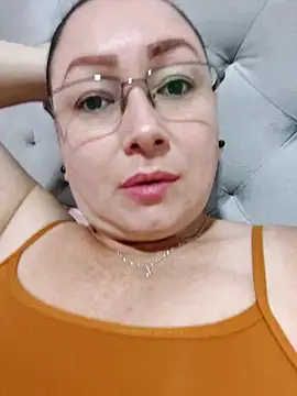 Snapshot of milly_sanchez chatting on May 2026 05:20:02 PM milly sanchez online show from May 2026 05:20:02 PM