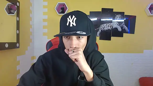 jose sexycumm online show from March 2025 06:45:01 PM