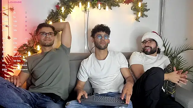 Snapshot of crisandrews chatting on December 2024 03:12:01 AM crisandrews online show from December 2024 03:12:01 AM