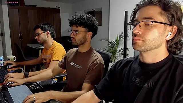 Snapshot of crisandrews chatting on February 2025 01:52:02 AM crisandrews online show from February 2025 01:52:02 AM