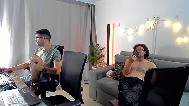 Snapshot of crisandrews chatting on March 2025 04:19:01 AM crisandrews online show from March 2025 04:19:01 AM