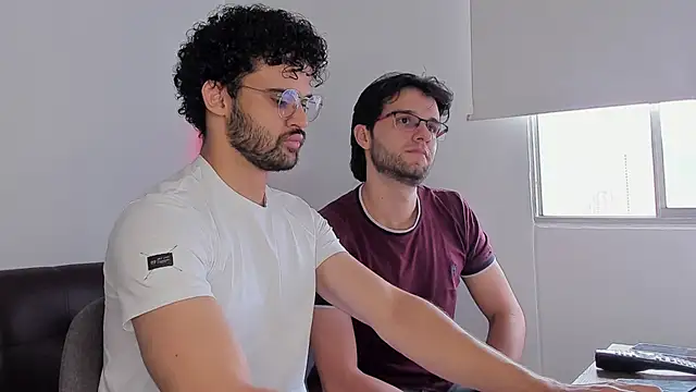 Snapshot of crisandrews chatting on September 2025 04:40:01 PM crisandrews online show from September 2025 04:40:01 PM