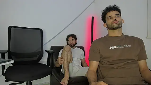 Snapshot of crisandrews chatting on October 2025 03:04:02 AM crisandrews online show from October 2025 03:04:02 AM