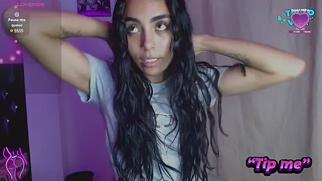 Snapshot of AntonellaAndNoah chatting on December 2024 01:48:02 AM AntonellaAndNoah online show from December 2024 01:48:02 AM