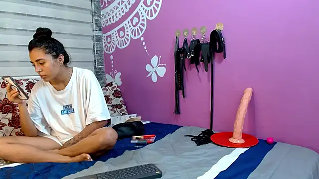 Snapshot of AntonellaAndNoah chatting on February 2026 05:12:01 AM AntonellaAndNoah online show from February 2026 05:12:01 AM