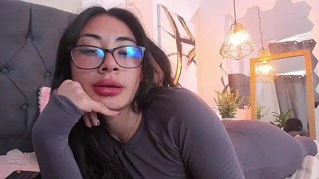 aprildreams19 online show from March 2025 05:50:02 PM