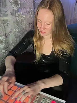Snapshot of saint_cat25 chatting on May 2026 08:28:01 PM saint cat25 online show from May 2026 08:28:01 PM