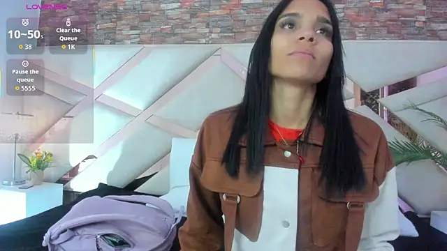 sophie pariss online show from February 2026 03:00:02 AM