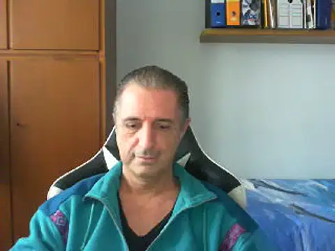 Snapshot of lliuk70mi chatting on December 2024 01:32:02 PM lliuk70mi online show from December 2024 01:32:02 PM