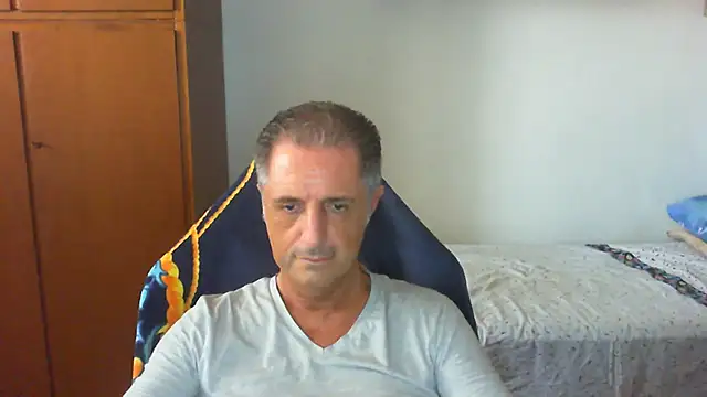 Snapshot of lliuk70mi chatting on June 2026 12:04:01 PM lliuk70mi online show from June 2026 12:04:01 PM
