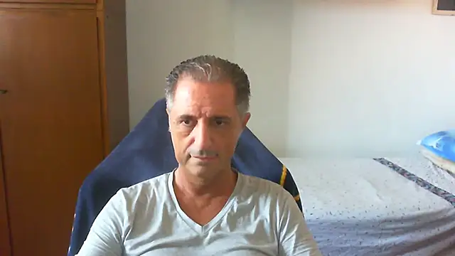 Snapshot of lliuk70mi chatting on June 2026 08:08:02 AM lliuk70mi online show from June 2026 08:08:02 AM