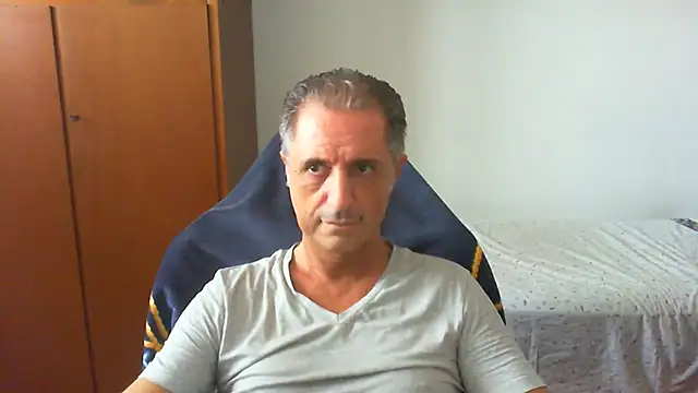 Snapshot of lliuk70mi chatting on June 2026 12:38:02 PM lliuk70mi online show from June 2026 12:38:02 PM