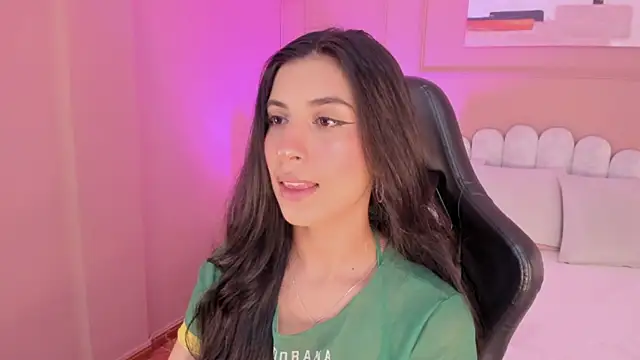 Snapshot of zia_cooper chatting on November 2025 06:52:01 PM zia cooper online show from November 2025 06:52:01 PM