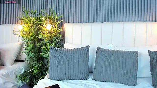 LinaGlam online show from November 2025 05:11:01 PM