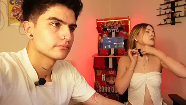 Snapshot of tommy_and_sophie chatting on May 2026 05:16:02 AM tommy and sophie online show from May 2026 05:16:02 AM