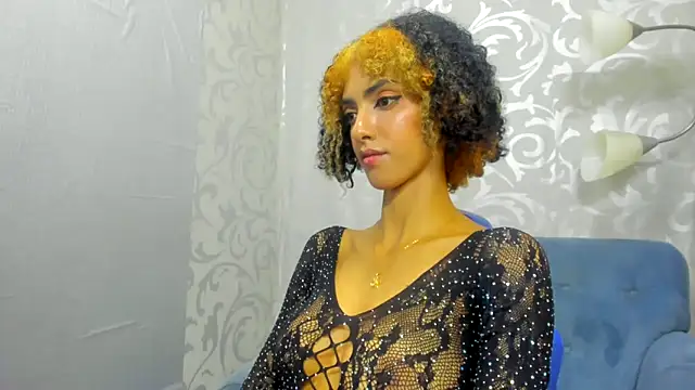 Snapshot of Queen_Cuarxxo chatting on December 2024 02:24:01 AM Queen Cuarxxo online show from December 2024 02:24:01 AM