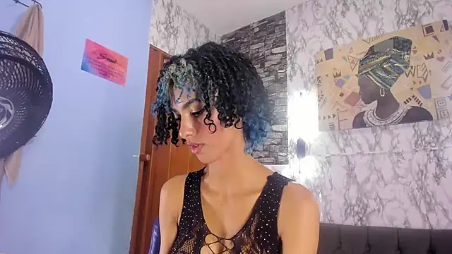 Snapshot of Queen_Cuarxxo chatting on February 2025 03:08:02 AM Queen Cuarxxo online show from February 2025 03:08:02 AM