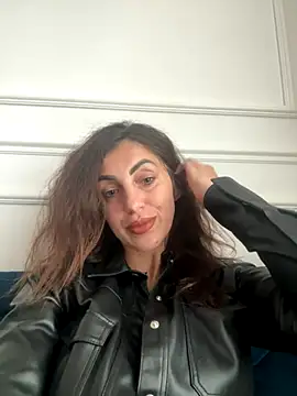 EmaSkyes online show from October 2025 07:07:02 AM