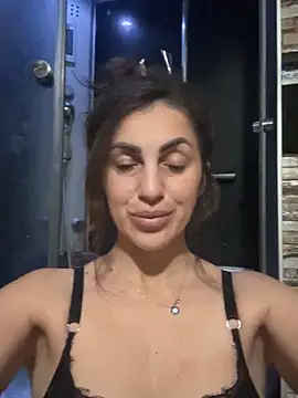 EmaSkyes online show from November 2025 07:51:02 PM