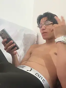 CRYBYT9 online show from November 2025 06:41:02 PM