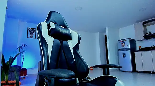 alexander collin02 online show from March 2025 01:18:01 PM