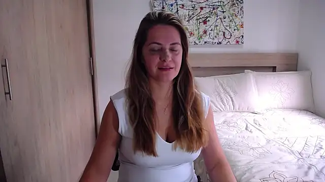 ParisW online show from March 2025 04:37:02 PM